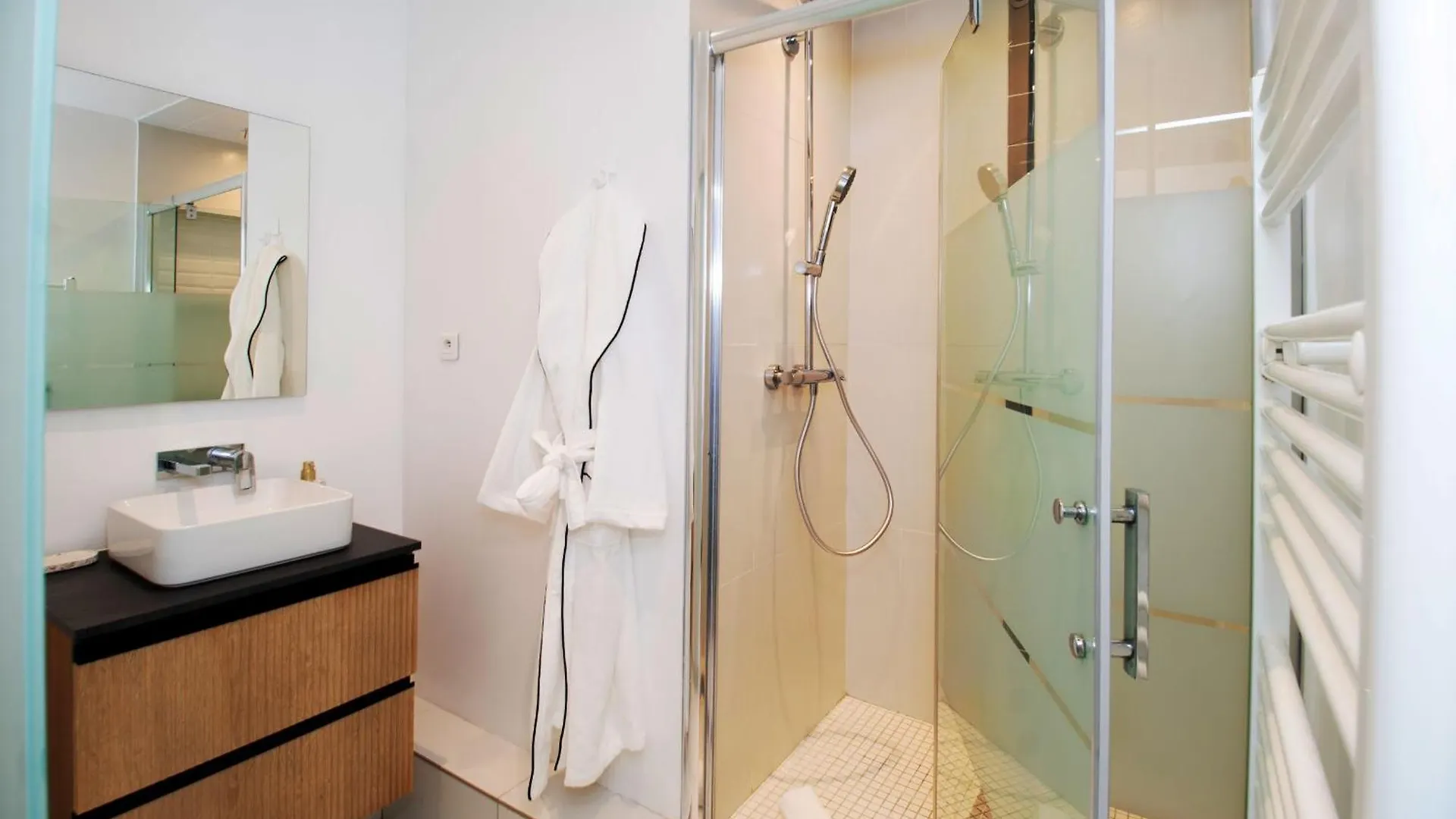 Montmartre & Parc Monceau - 1Br - Cityapartmentstay Paris France